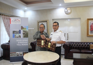 The Signing of the Agreement between PT Bosowa Marga Nusantara (BMN) with the Local Government of Makassar