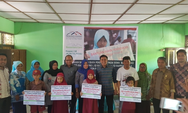 Tol Makassar Memberikan Beasiswa dan Mengembangkan Fasilitas…